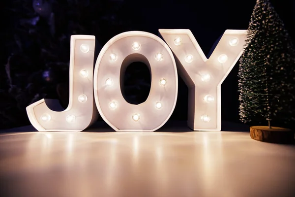 Letras Alegria Contra Fundo Azul Árvore Natal Fundo Férias — Fotografia de Stock