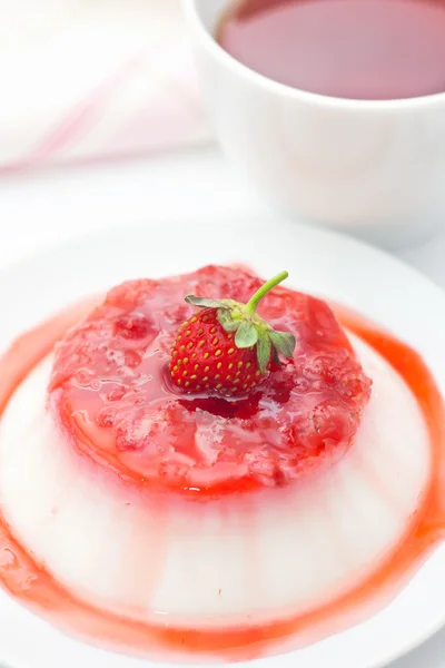 Panna cotta with strawberry jam — Stock Photo, Image