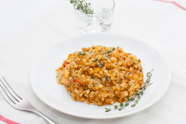 Risotto com atum e legumes — Fotografia de Stock