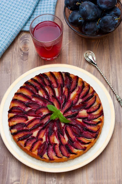 Tarta con ciruelas — Foto de Stock