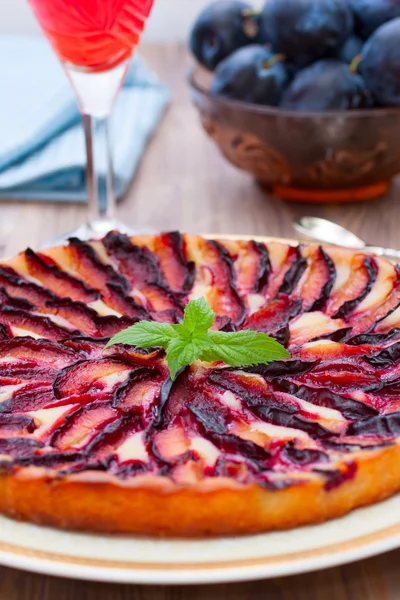 Tarta con ciruelas — Foto de Stock