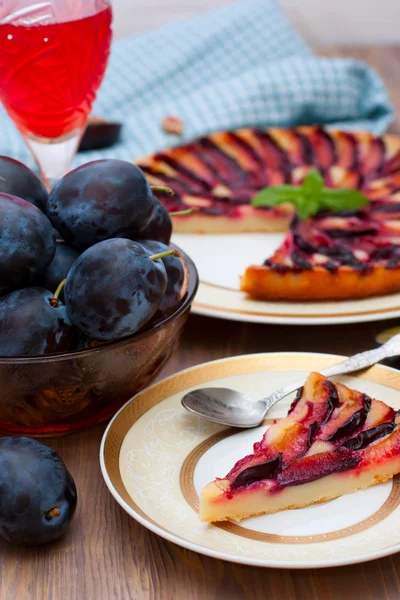 Tarta con ciruelas — Foto de Stock