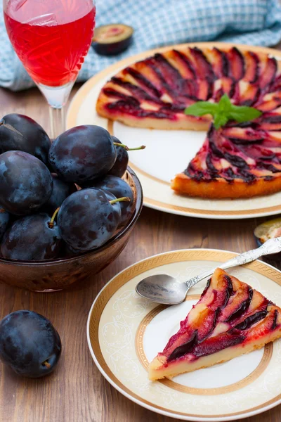 Tarta con ciruelas — Foto de Stock