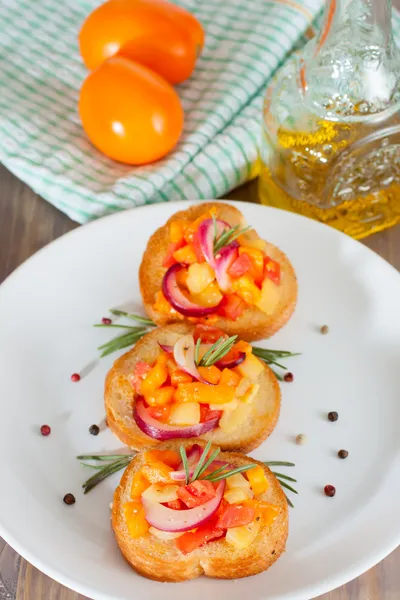 Taze domates ile bruschetta — Stok fotoğraf