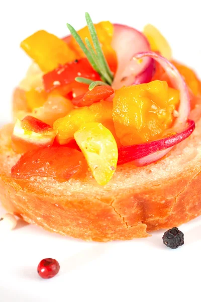Bruschetta with fresh tomatoes and red onion — Stock Photo, Image