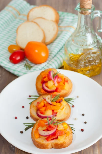 Bruschetta met verse tomaten — Stockfoto