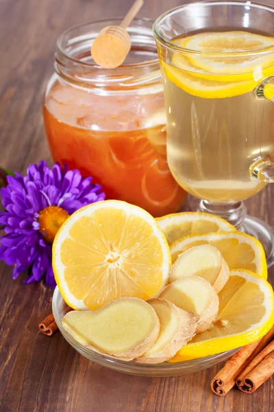 Hot ginger lemon tea and honey — Stock Photo, Image