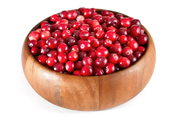 成熟红莓的木碗 — 图库照片