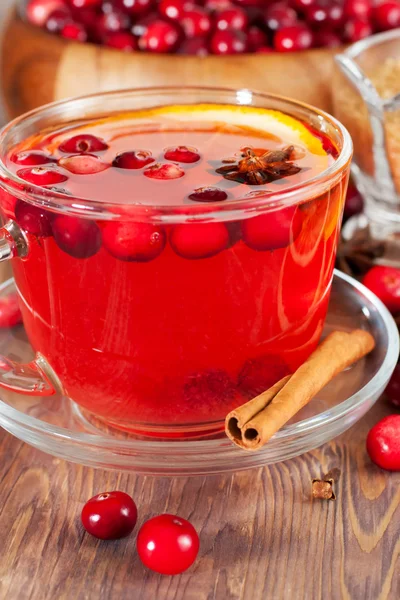 Hot mulled wine with cranberries and orange — Stock Photo, Image