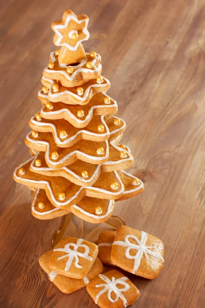 Gingerbread christmas tree.Gingerbread cookies stacked as christ — Stock Photo, Image