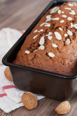 Fırından yeni çıkmış muz ekmeği