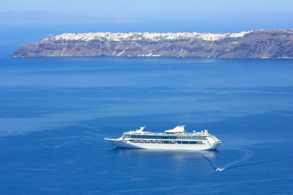 Nava de croazieră în Santorini — Fotografie, imagine de stoc