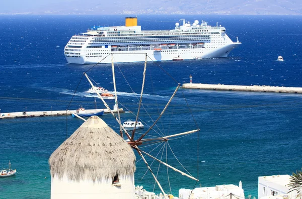 Bateau de croisière en Méditerranée — Photo