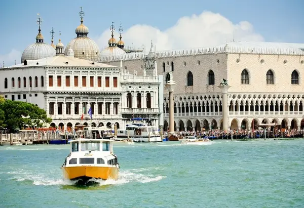 Havneområdet til Dogepalasset og Venezia – stockfoto