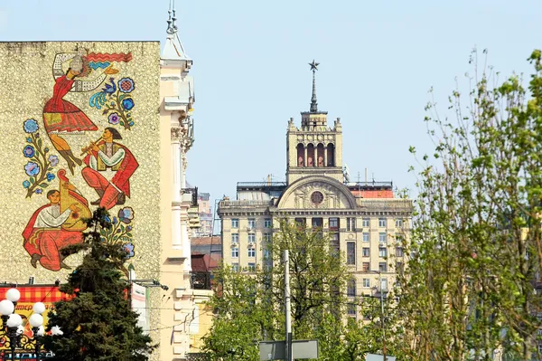 Edifici di architettura stalinista in via Khreshchatyk a Kiev — Foto Stock