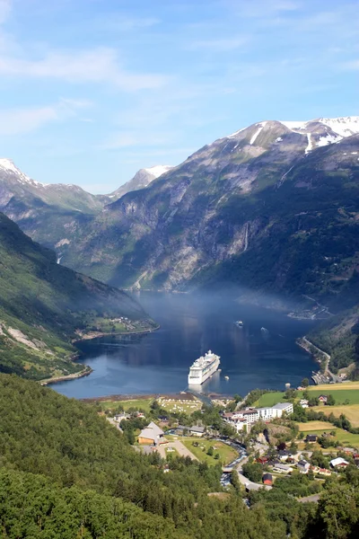 Cirkál a Geiranger fjordra néz — Stock Fotó
