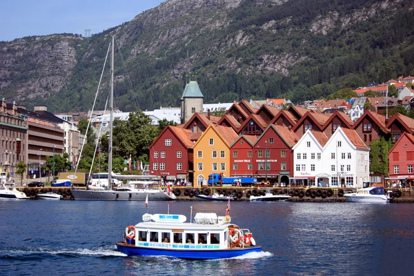 Bryggen waterfront and harbor — Stock Photo, Image