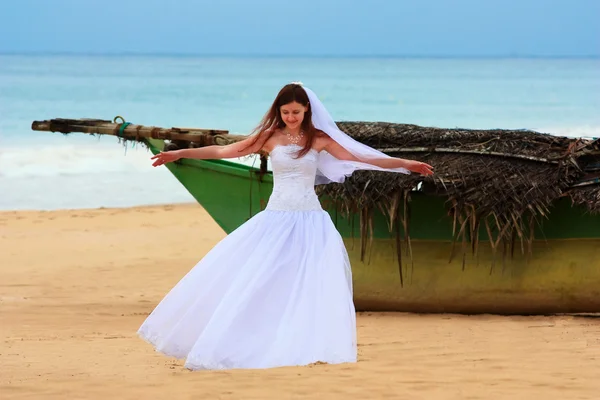 Gelin ve rustik balıkçı teknesi