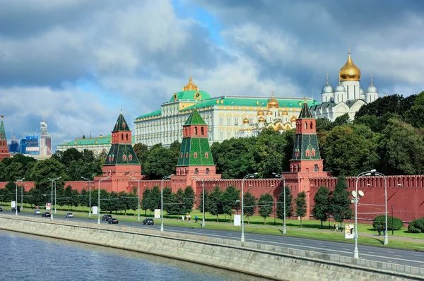 El Kremlin y el Palacio Presidencial Ruso en Moscú — Foto de Stock