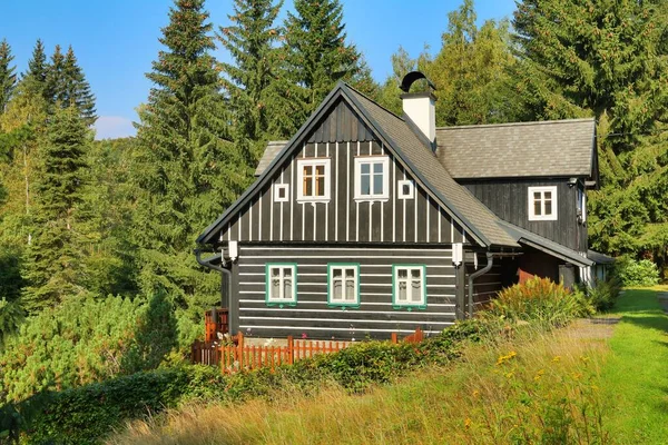 Bonita Casa Madera República Checa —  Fotos de Stock