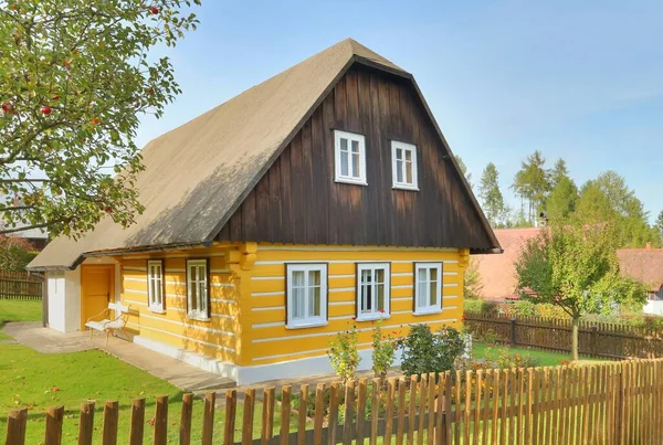 Schönes Holzhaus Der Tschechischen Republik — Stockfoto