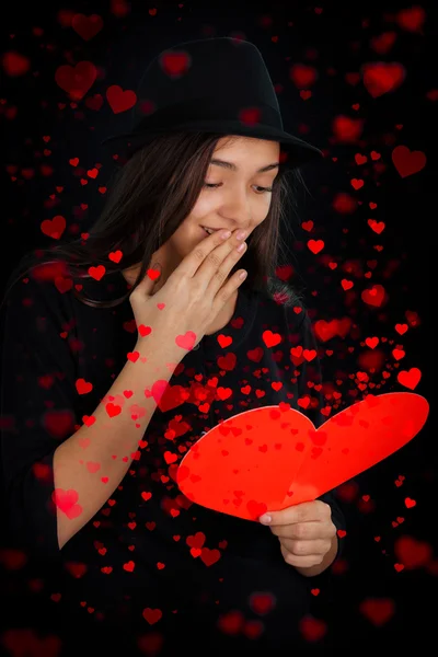 Mädchen liest Valentinstag-Karte — Stockfoto