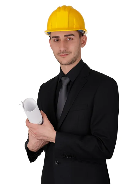Man met harde hoed bedrijf samengevouwen blauwdrukken — Stockfoto
