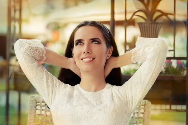 Mujer joven retrato de verano — Foto de Stock