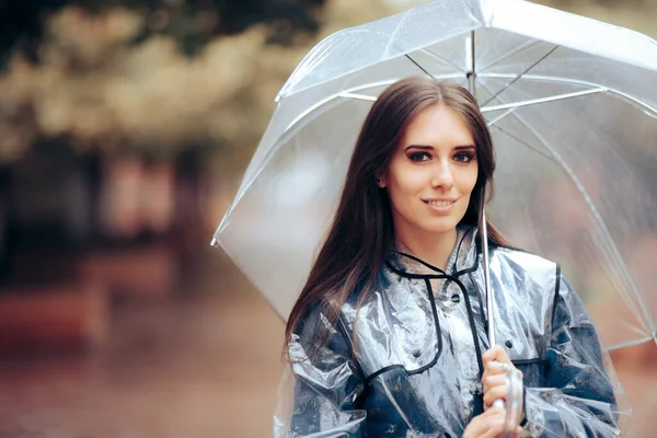Mujer Hermosa Sosteniendo Paraguas Transparente Lluvia — Foto de Stock