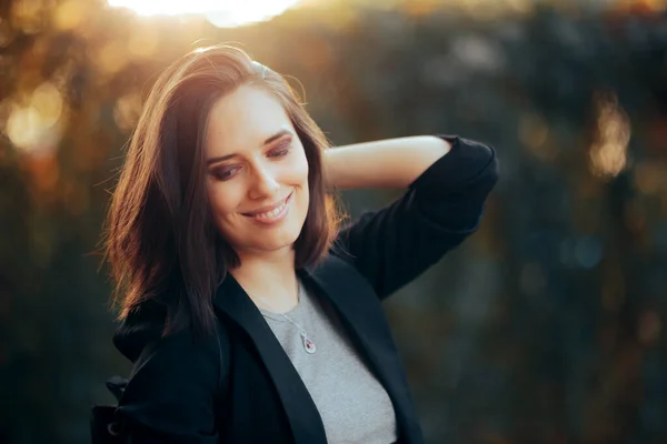 Retrato Una Mujer Segura Que Lleva Una Chaqueta Negocios —  Fotos de Stock