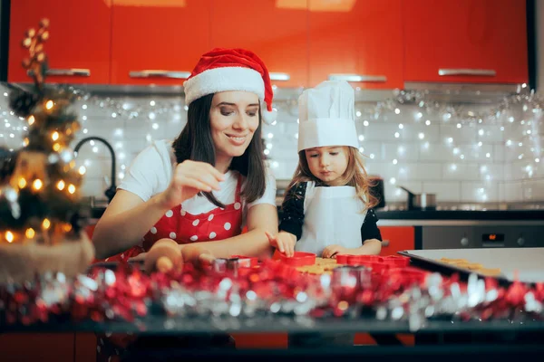 Mãe Filha Felizes Fazendo Pão Gengibre Juntos Para Natal — Fotografia de Stock