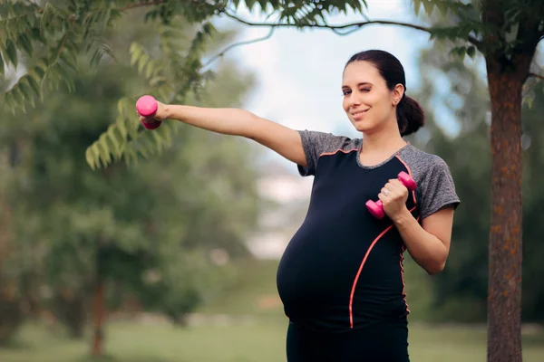Entrenamiento Activo Mujeres Embarazadas Con Pesas Aire Libre Parque —  Fotos de Stock