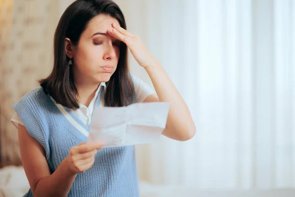 Woman Receiving Expensive Utility Bill Having Migraine — Stockfoto