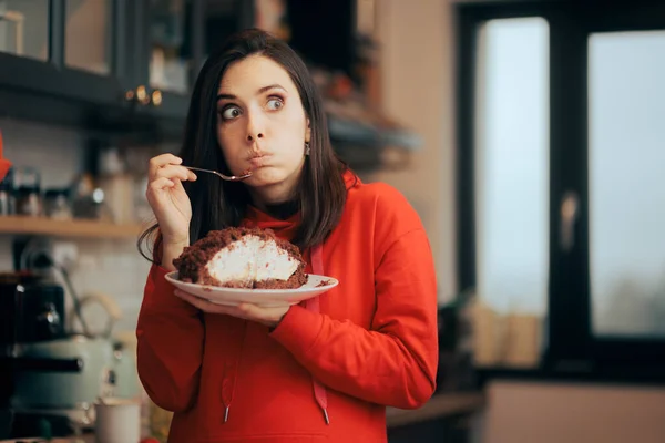 Funny Woman Feeling Guilty Eating Cake Cheating Diet — Stock Photo, Image