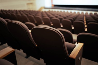 Gösteri Başlamadan Önce Tiyatro Performans Salonunda Boş Koltuklar