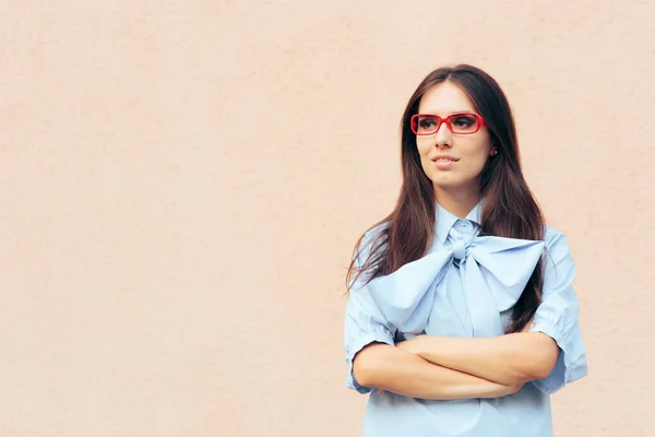 Businesswoman Wearing Glasses Standing Arms Crossed — Stok Foto