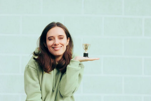 Happy Woman Holding Small Trophy Celebrating — Stock Photo, Image