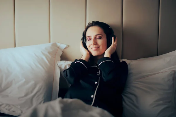 Happy Woman Listening Podcast Sitting Bed — Stock Photo, Image