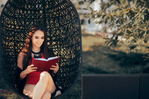 Woman Sitting Swing Chair Enjoying Novel — ストック写真