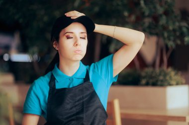 Çaresiz Fast-Food İşçisi Stresli ve bunalmış