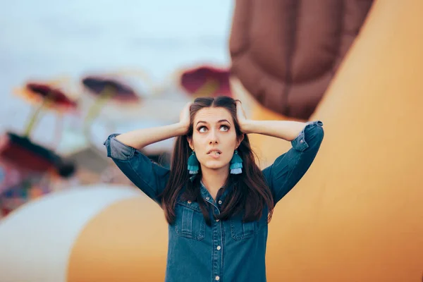 Stressed Woman Feeling Overwhelmed Amusement Park — Stock Photo, Image