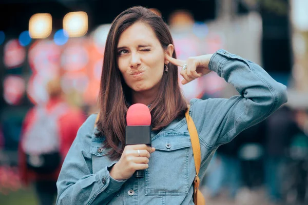 Reporter Standing Hearing Loud Noise — Stock Photo, Image