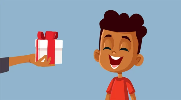 Glücklicher Kleiner Junge Erhält Ein Geburtstagsgeschenk Vector Cartoon Illustration — Stockvektor