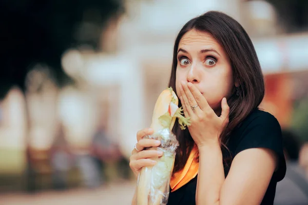 Girl Eating Disgusting Sandwich Feeling Sick — Stok Foto