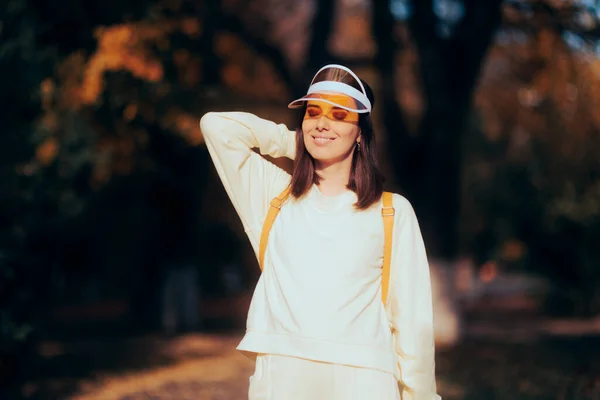 Happy Woman Athleisure Outfit Wearing Yellow Visor — Stockfoto