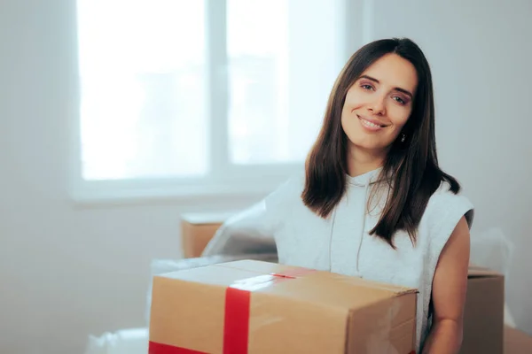 Happy Woman Holding Moving Cardboard Box — Stock fotografie