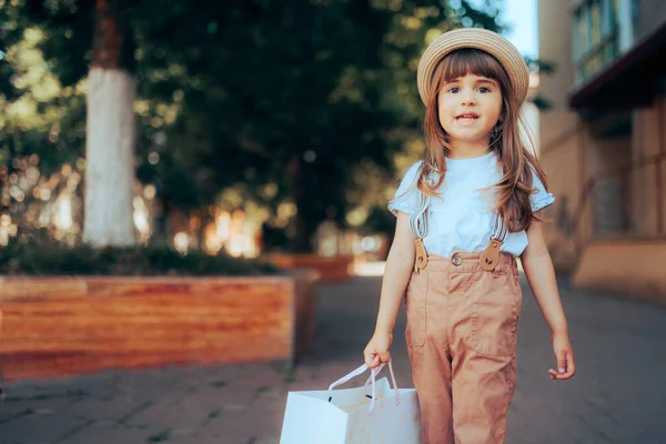 Happy Fashion Toddler Girl Holding Shopping Bag — Foto Stock