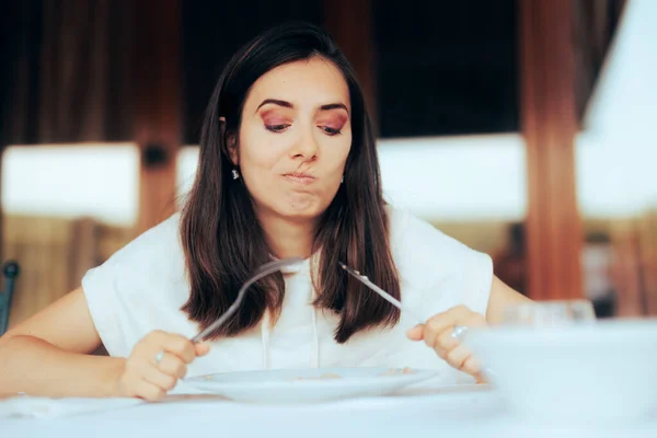 Picky Eater Having Problems Finishing Course Restaurant — Foto de Stock