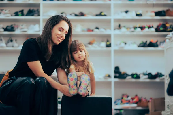 Happy Mother Daughter Trying New Shoes Store — Foto Stock