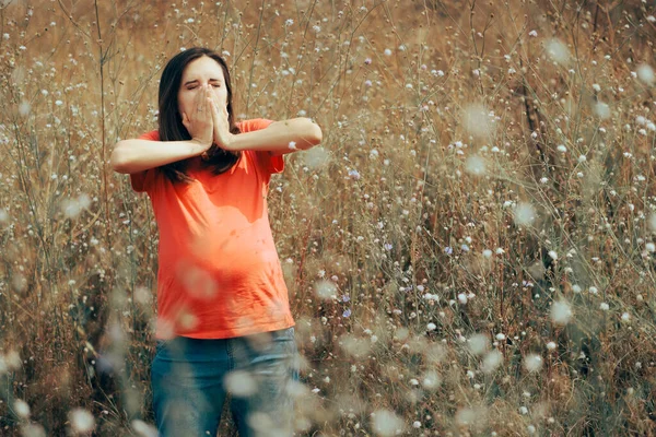 Pregnant Woman Sneezing Allergies Standing Flower Meadow — Stok Foto